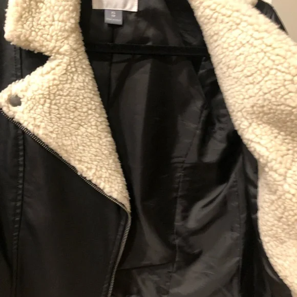 Old Navy Faux Leather Jacket - Picture 6 of 7